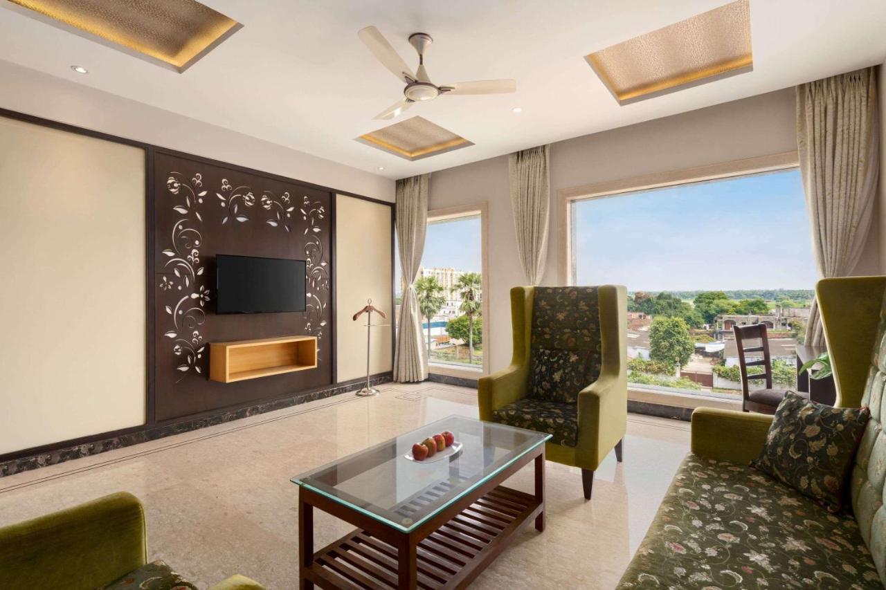 Hotel Ramada By Wyndham Varanasi Katesar Chandauli