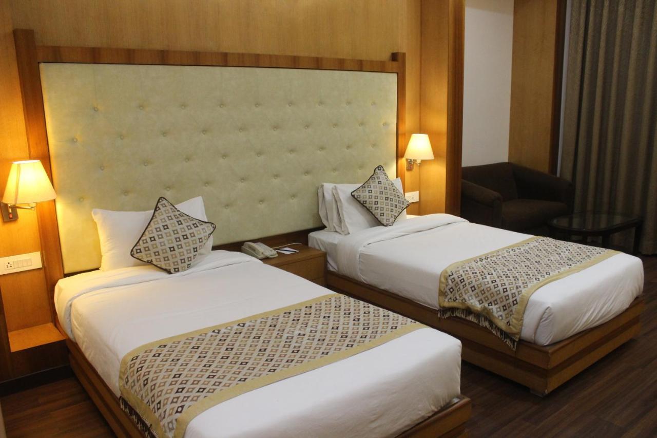 Hotel Ramada By Wyndham Varanasi Katesar 4*