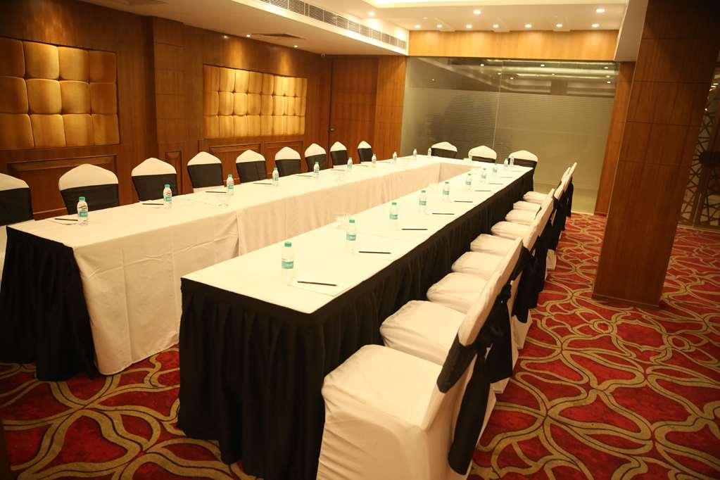 Hotel Ramada By Wyndham Varanasi Katesar Chandauli