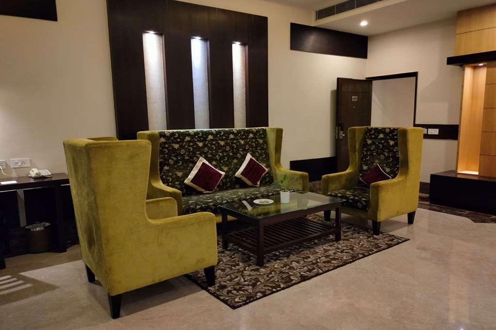 Hotel Ramada By Wyndham Varanasi Katesar