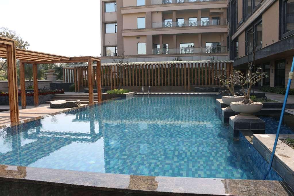 Ramada By Wyndham Varanasi Katesar 4*