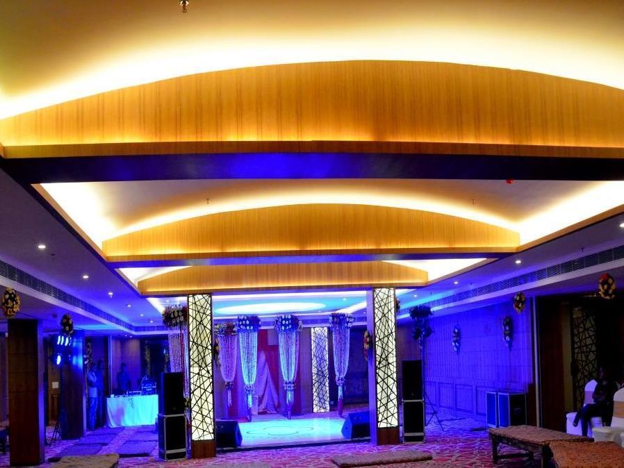 Ramada By Wyndham Varanasi Katesar Hotel 4*